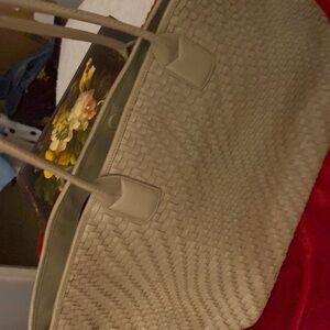 Coke Haan tote excellent condition L16 W6 H11